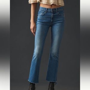 MOTHER THE INSIDER CROP STEP FRAY JEANS (Color: Sorry I’m Staring)